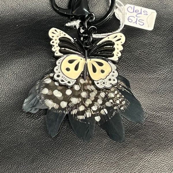 Porte-clefs papillon émaillé et plumes