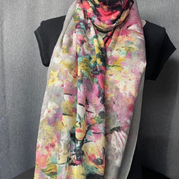 Foulard fleuri fond gris