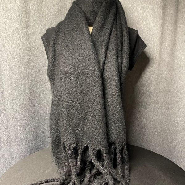 Écharpe douce noire à franges